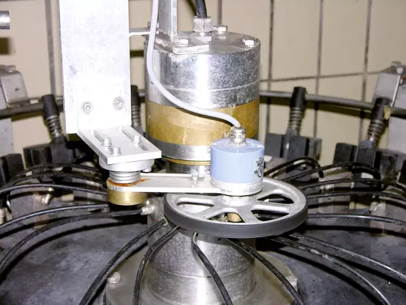 Mit Drehgeber Flaschen markieren